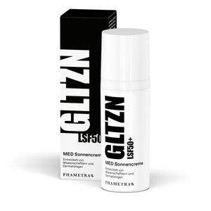 Ein weißer Spender GLTZN Med Sonnencreme in schwarzer Schrift und die schwarz-weiße Umverpackung stehen nebeneinander vor weißem Hintergrund