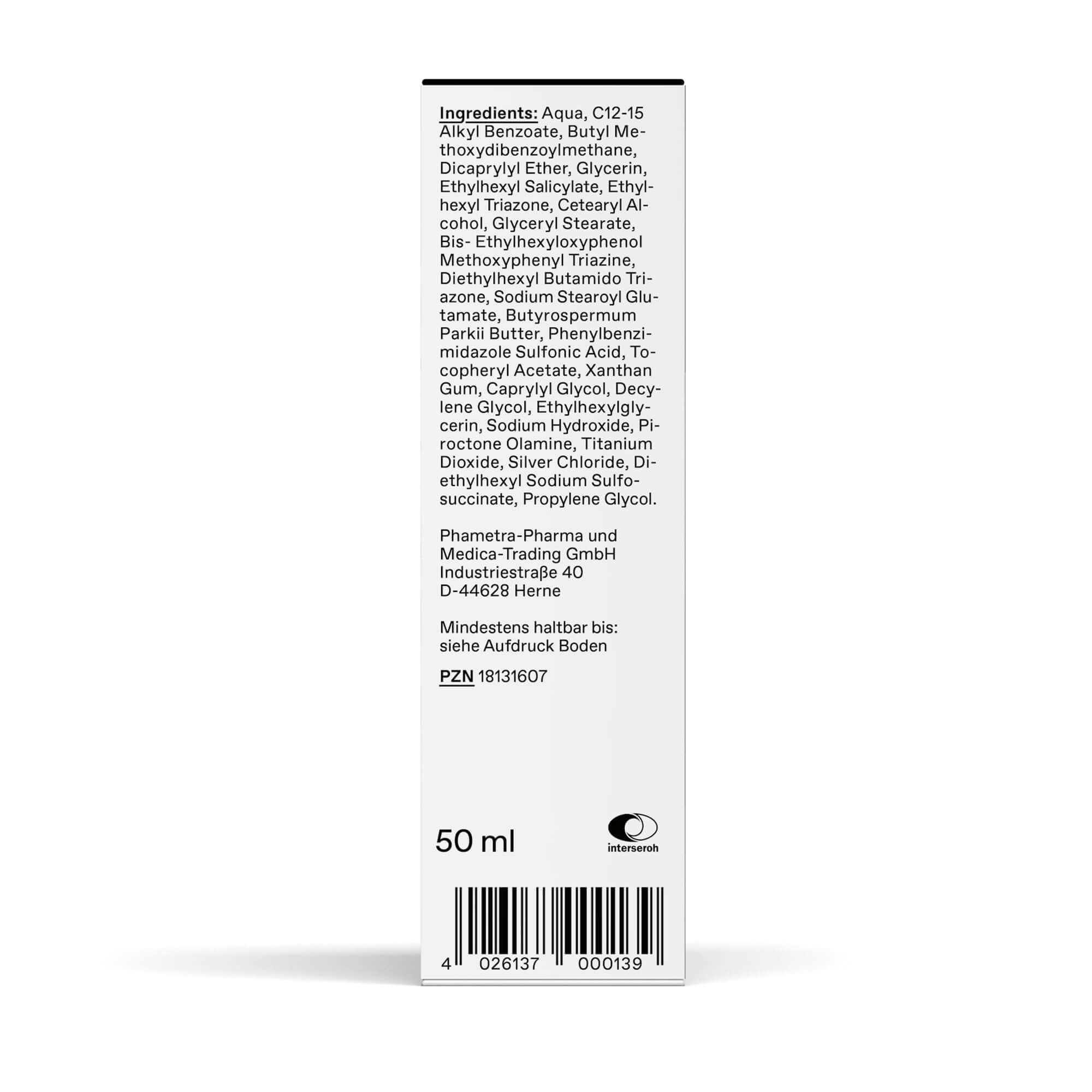 Die weiße Rückseite von der GLTZN Med Sonnencreme Umverpackung steht vor weißem Hintergrund
